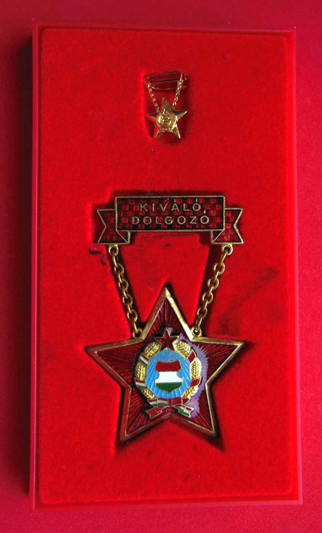 Kiváló Dolgozó dobozban