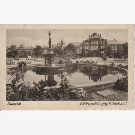 Kaposvár Horthy-park a polg.fiúiskolával 1938.